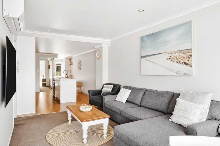 Photo of property in Algarve Apartments, 213/332 Maunganui Road, Mount Maunganui, 3116