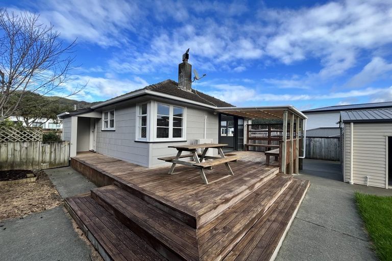 Photo of property in 9 Kamahi Street, Stokes Valley, Lower Hutt, 5019