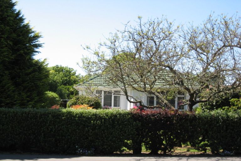 Photo of property in 77 Hawthornden Road, Avonhead, Christchurch, 8042