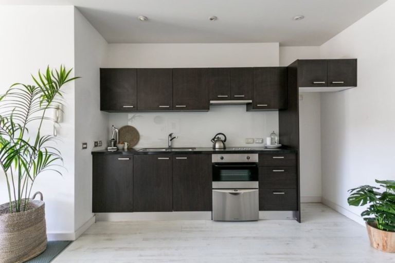 Photo of property in The Terraces, 5/9 Humber Street, Pandora, Napier, 4110