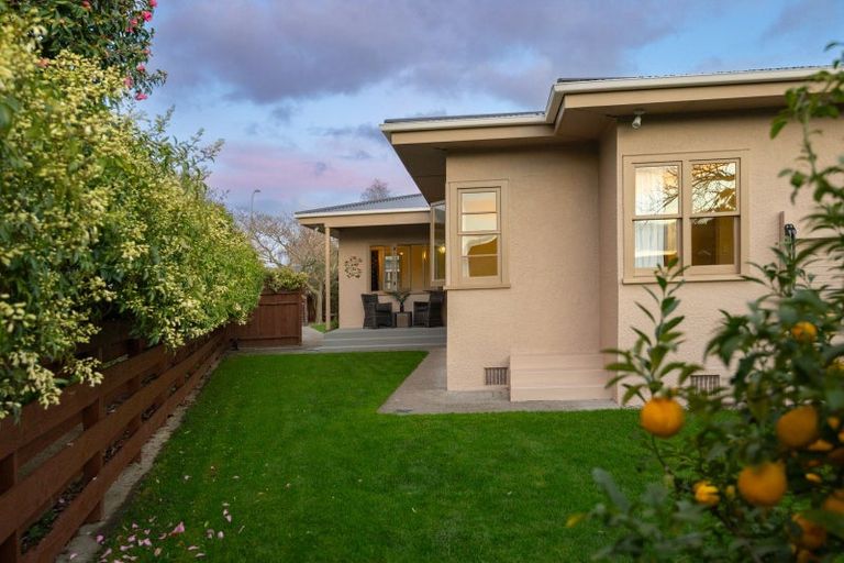 Photo of property in 25 Winston Avenue, Hokowhitu, Palmerston North, 4410