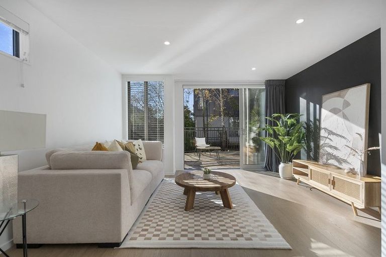 Photo of property in 2/204 Edgeware Road, Edgeware, Christchurch, 8013