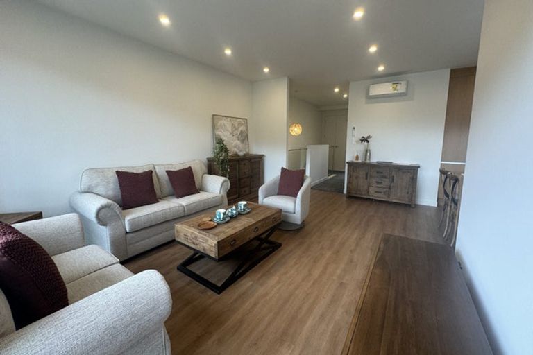 Photo of property in 10 Monstedt Terrace, Windsor Park, Auckland, 0632