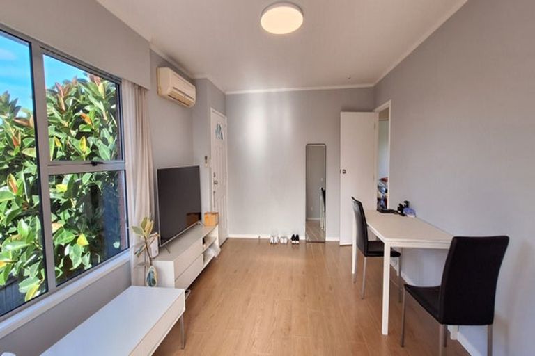 Photo of property in 2/8 Phillipa Place, Browns Bay, Auckland, 0630