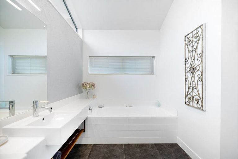 Photo of property in 3 Bridesdale Drive, Lake Hayes, Queenstown, 9304