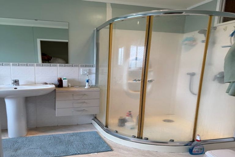 Photo of property in 12 Spence Road, Henderson, Auckland, 0612