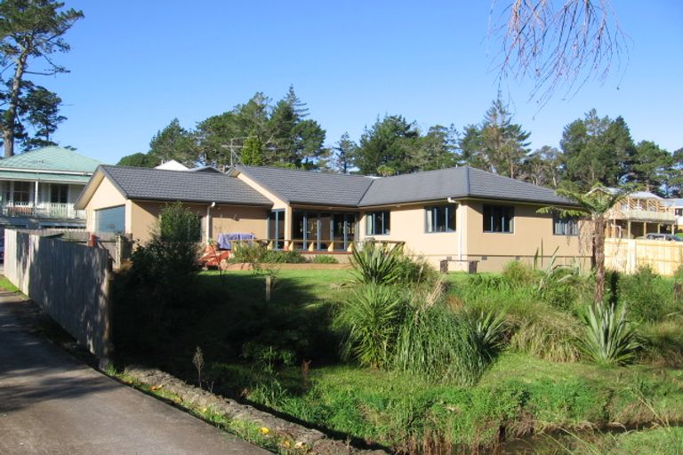 Photo of property in 40 Candia Road, Swanson, Auckland, 0614