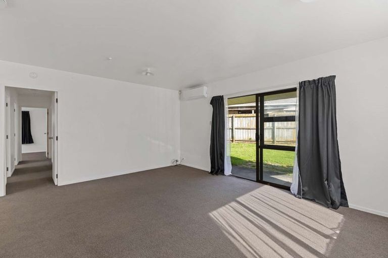 Photo of property in 399b Roscommon Road, Clendon Park, Auckland, 2103