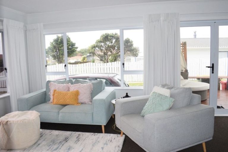 Photo of property in 52 Norfolk Crescent, Otaki Beach, Otaki, 5512