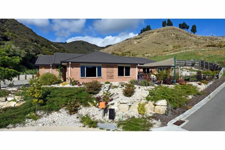 Photo of property in 19 Devenish Place, Atawhai, Nelson, 7010