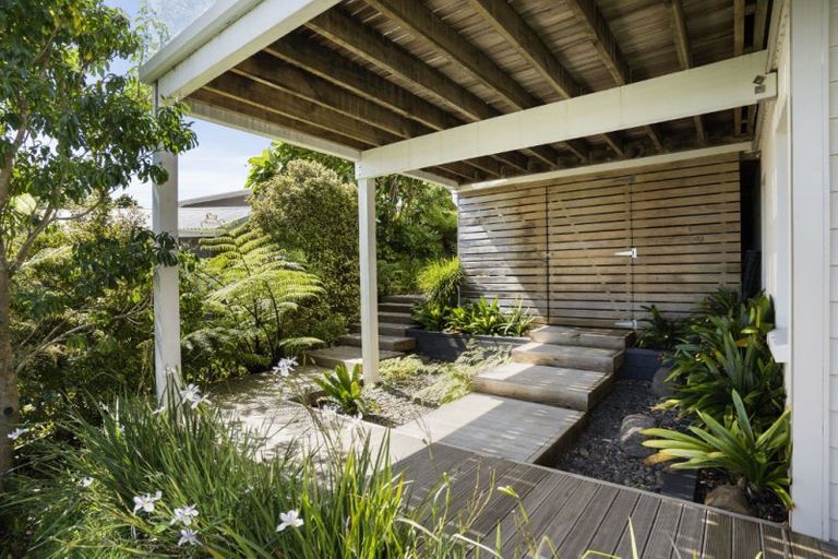 Photo of property in 104 Tukere Drive, Whangamata, 3620