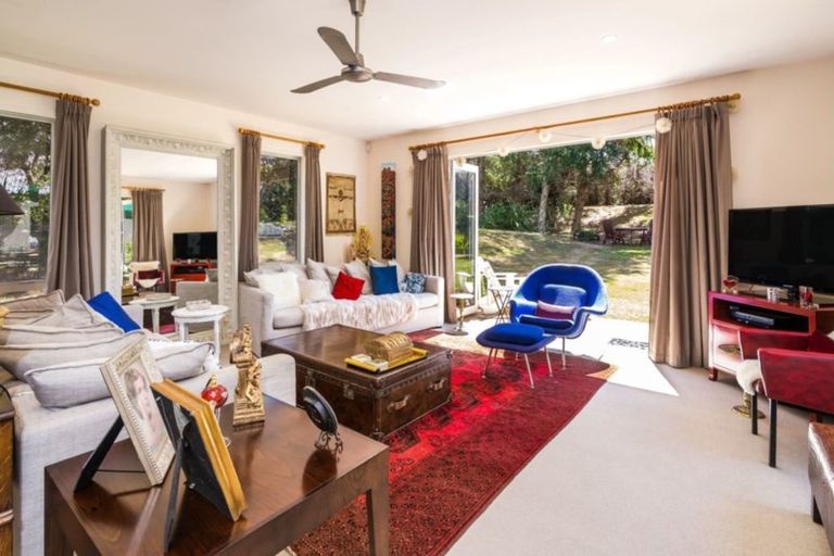 Photo of property in 58 Gillespie Place, Acacia Bay, Taupo, 3385