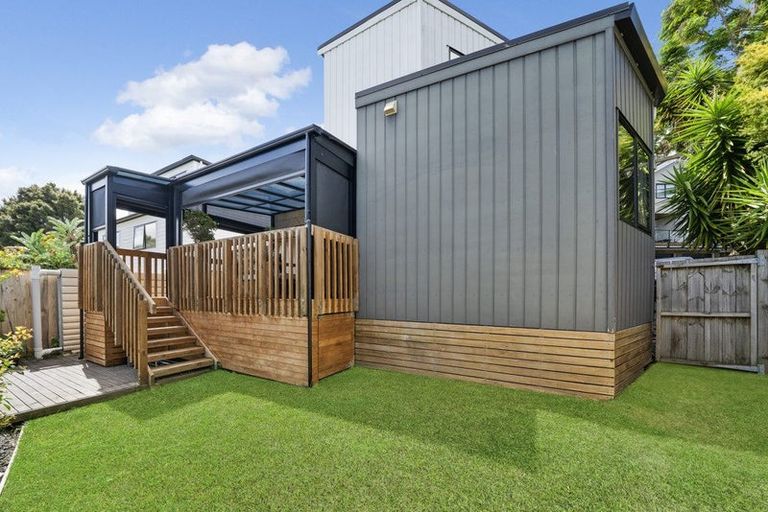 Photo of property in 5b Hemsway Place, Sunnyhills, Auckland, 2010