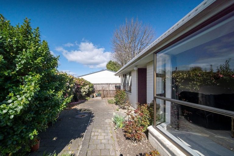 Photo of property in 2/60 Grahams Road, Burnside, Christchurch, 8041