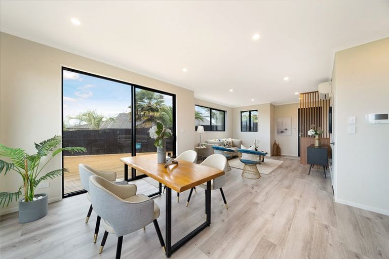 Photo of property in 11a Ballial Place, West Harbour, Auckland, 0618