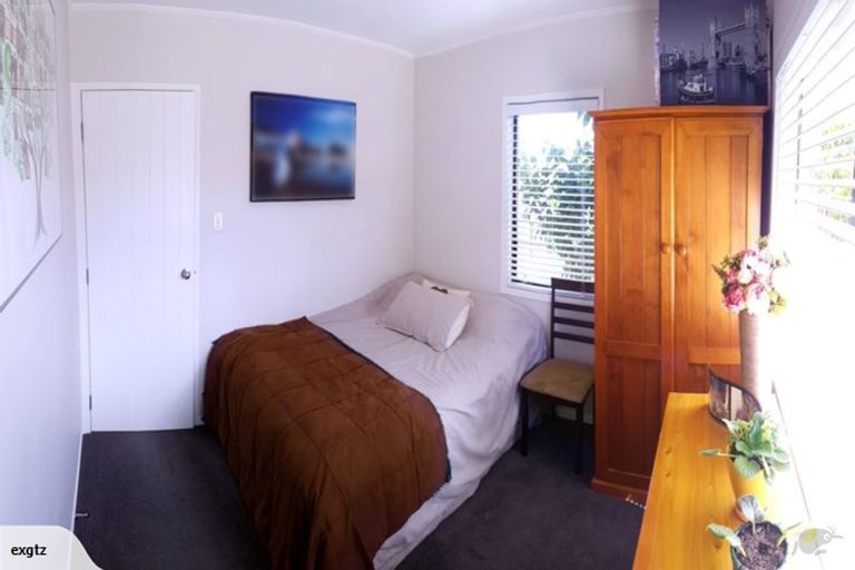 Photo of property in 21 Oreil Avenue, West Harbour, Auckland, 0618