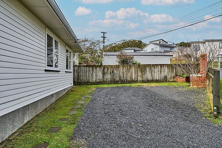 Photo of property in 85 Glanmire Road, Newlands, Wellington, 6037