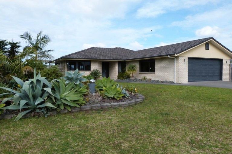 Photo of property in 75 Barbados Way, One Tree Point, 0118