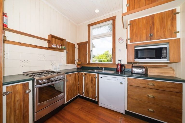 Photo of property in 74 Argyle Avenue, Takaro, Palmerston North, 4410