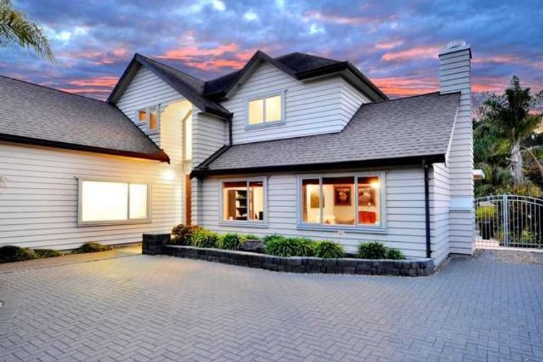 Photo of property in 2 Centaur Close, Albany, Auckland, 0632