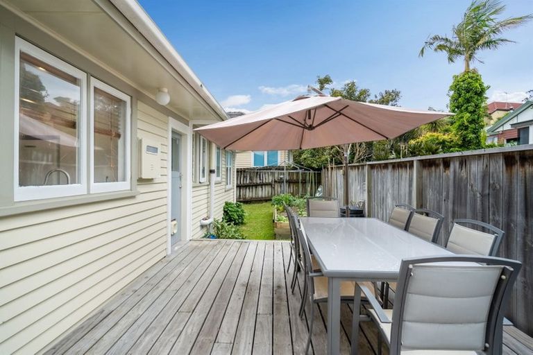 Photo of property in 2/29 Merriefield Avenue, Forrest Hill, Auckland, 0620