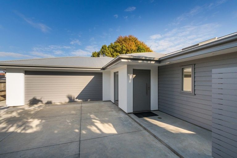 Photo of property in 5a Woodstock Place, Hokowhitu, Palmerston North, 4410