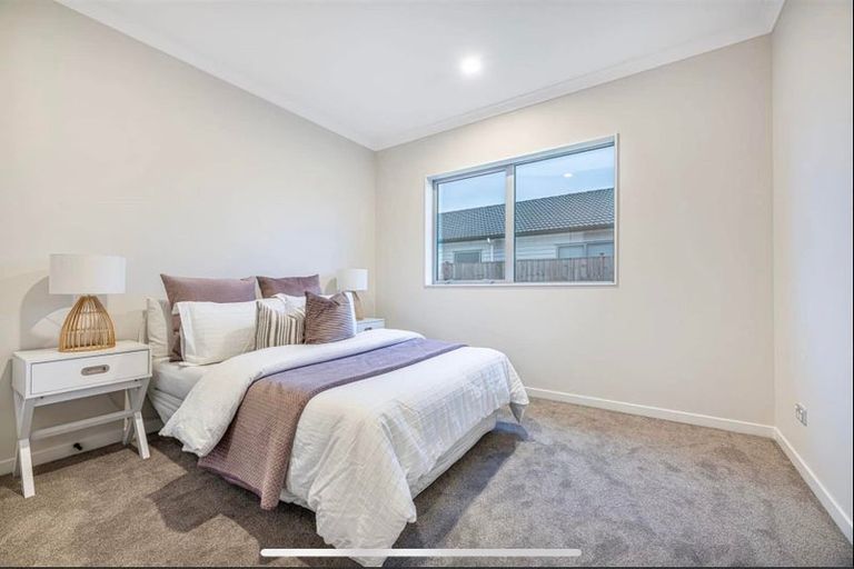 Photo of property in 15 Walter Ruddock Avenue, Kumeu, 0810