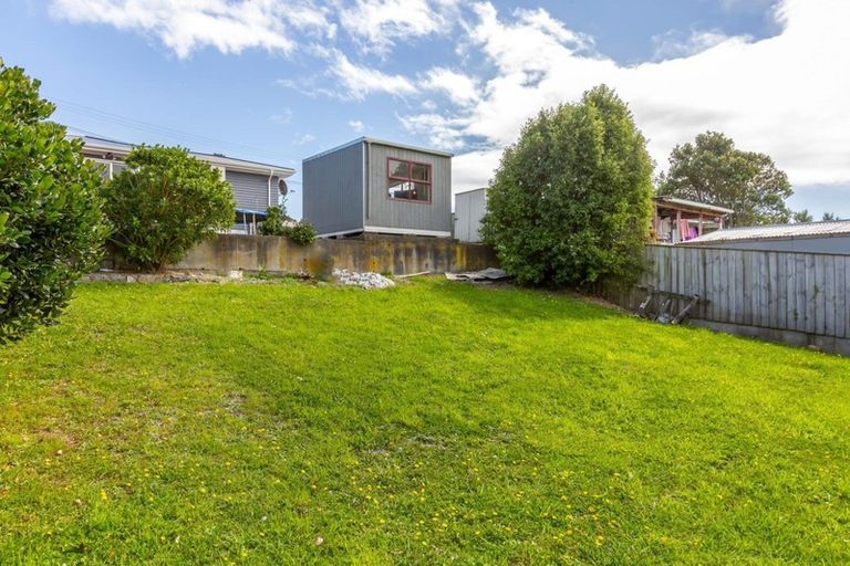 Photo of property in 136 Driver Crescent, Cannons Creek, Porirua, 5024