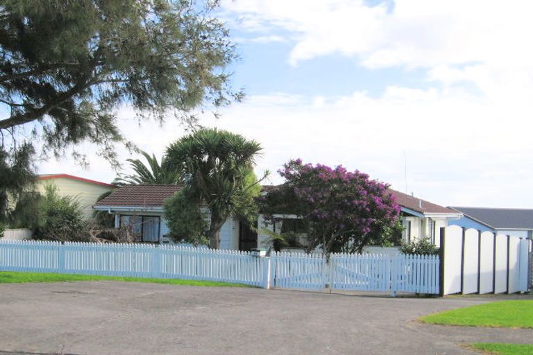 Photo of property in 23 Greenstone Place, Clover Park, Auckland, 2019