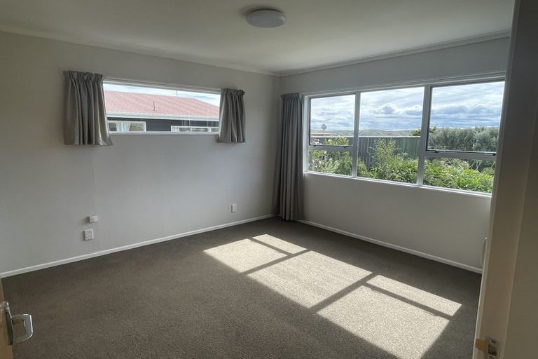 Photo of property in 65a Horokiwi Road West, Newlands, Wellington, 6037