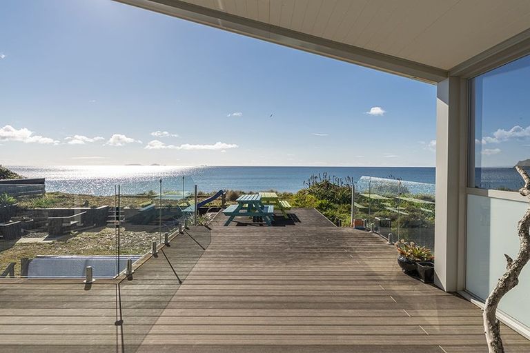 Photo of property in 28 Hall Road, Pataua North, Whangarei, 0175