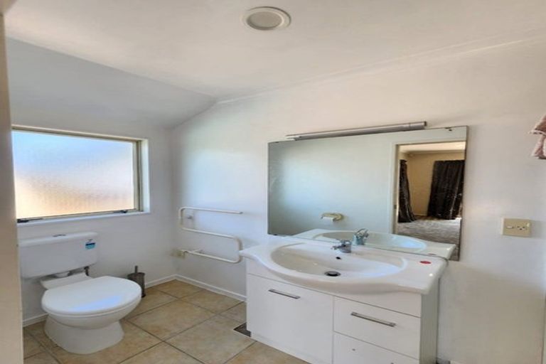 Photo of property in 20 Blackwood Drive, Wattle Downs, Auckland, 2103