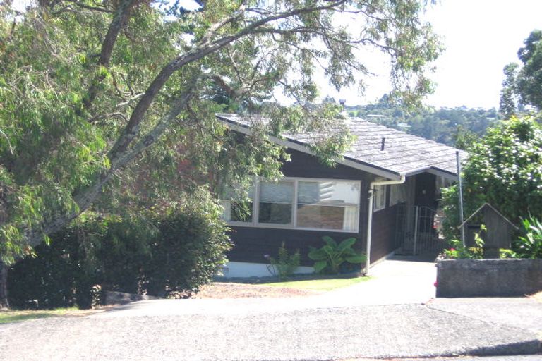 Photo of property in 2/1 Pemberton Avenue, Bayview, Auckland, 0629