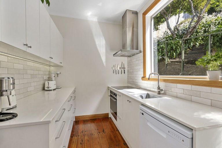 Photo of property in 28 Tavistock Road, Melrose, Wellington, 6023