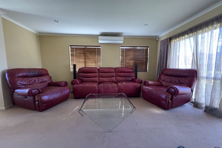 Photo of property in 49 Lilybank Crescent, East Tamaki, Auckland, 2013