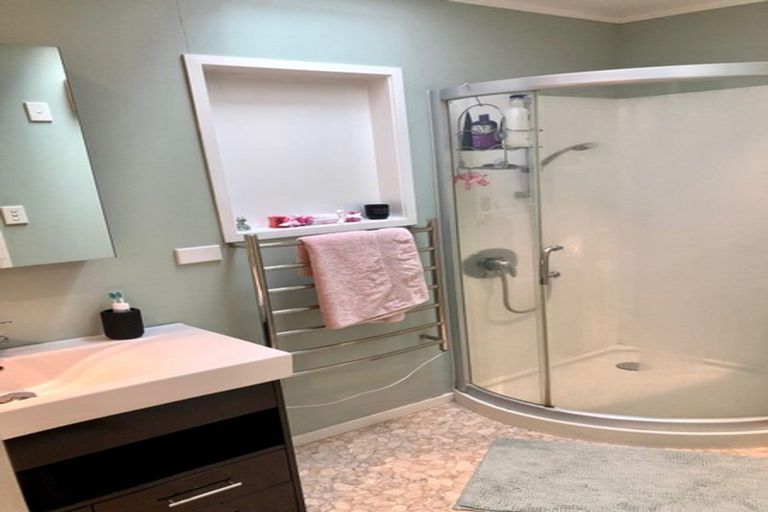 Photo of property in 2/32 Merani Street, Narrow Neck, Auckland, 0622