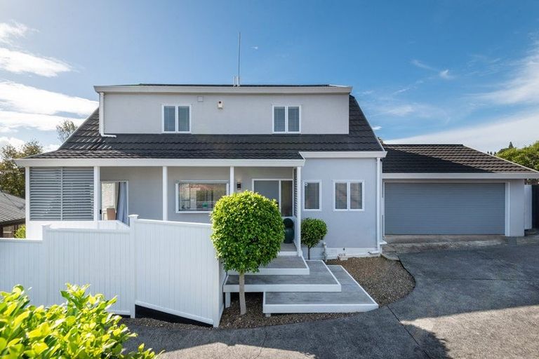 Photo of property in 1/18 Altair Place, Windsor Park, Auckland, 0632