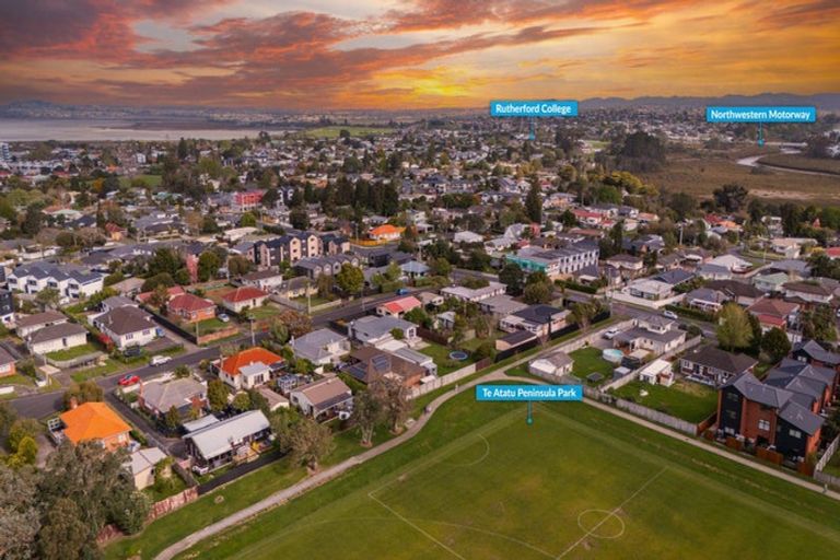 Photo of property in 69 Taikata Road, Te Atatu Peninsula, Auckland, 0610