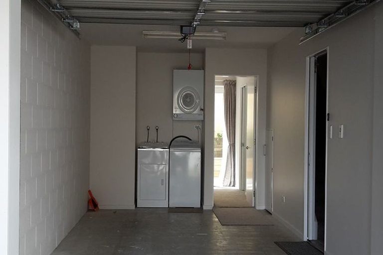 Photo of property in Pirie Street Townhouses, 32/35 Pirie Street, Mount Victoria, Wellington, 6011