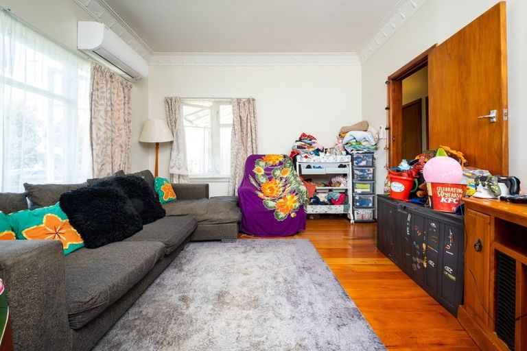 Photo of property in 4 Williamson Road, Clive, 4102