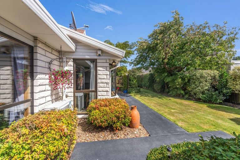 Photo of property in 10 Rowanwood Close, Halswell, Christchurch, 8025