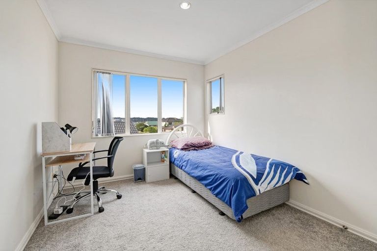 Photo of property in 31 Black Teal Close, Unsworth Heights, Auckland, 0632