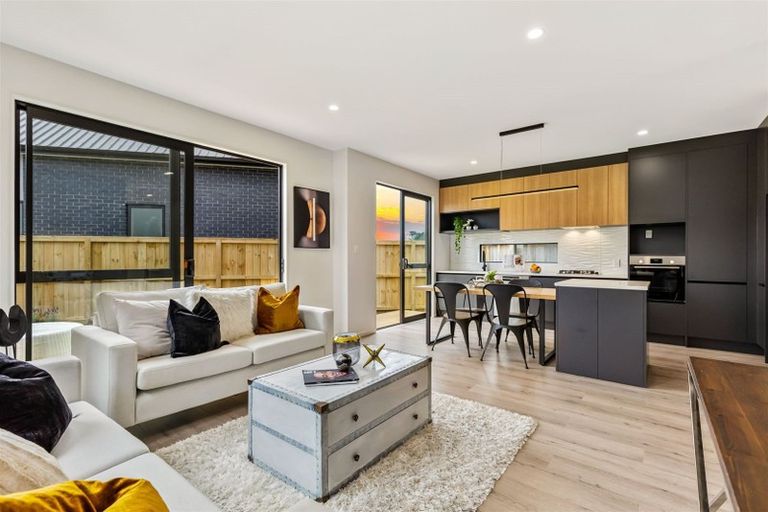 Photo of property in 19 Konoba Avenue, Kumeu, 0810