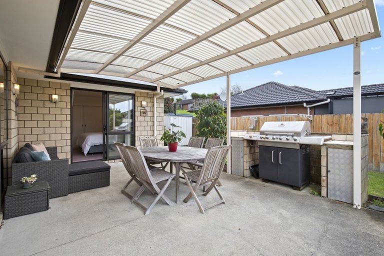 Photo of property in 25 Ripple Grove, Waiuku, 2123
