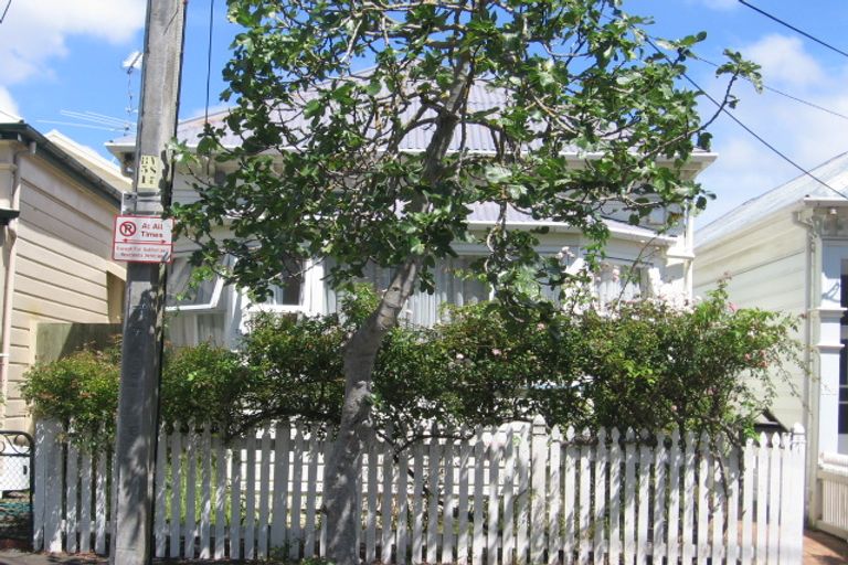 Photo of property in 124 Elizabeth Street, Mount Victoria, Wellington, 6011