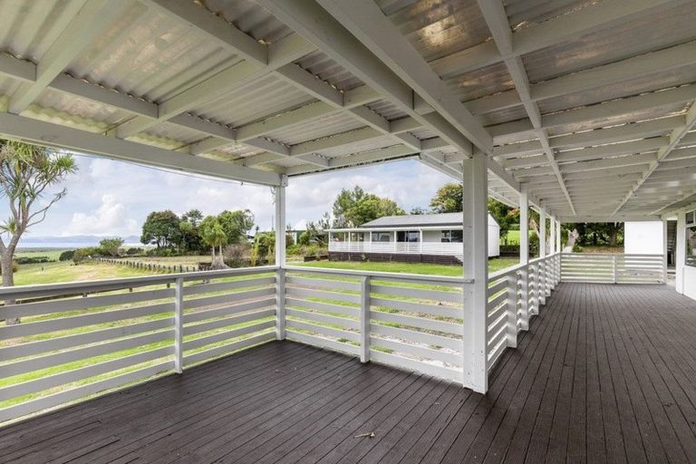 Photo of property in 1696 South Head Road, South Head, Helensville, 0874