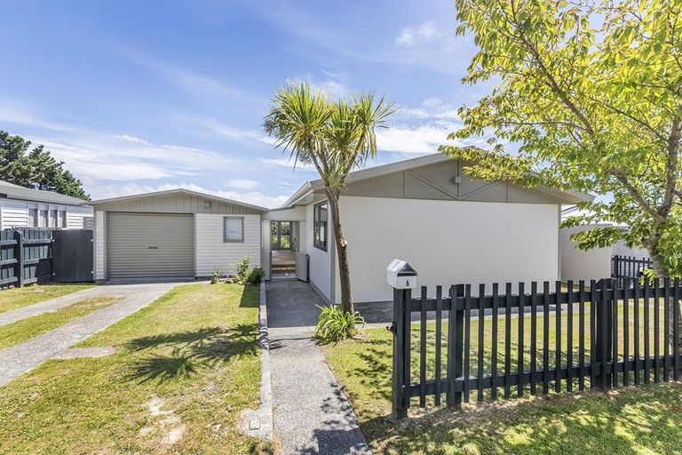 Photo of property in 6 Bobstay Lane, Whitby, Porirua, 5024
