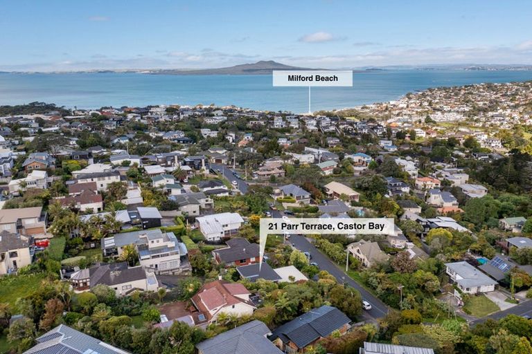 Photo of property in 21 Parr Terrace, Castor Bay, Auckland, 0620