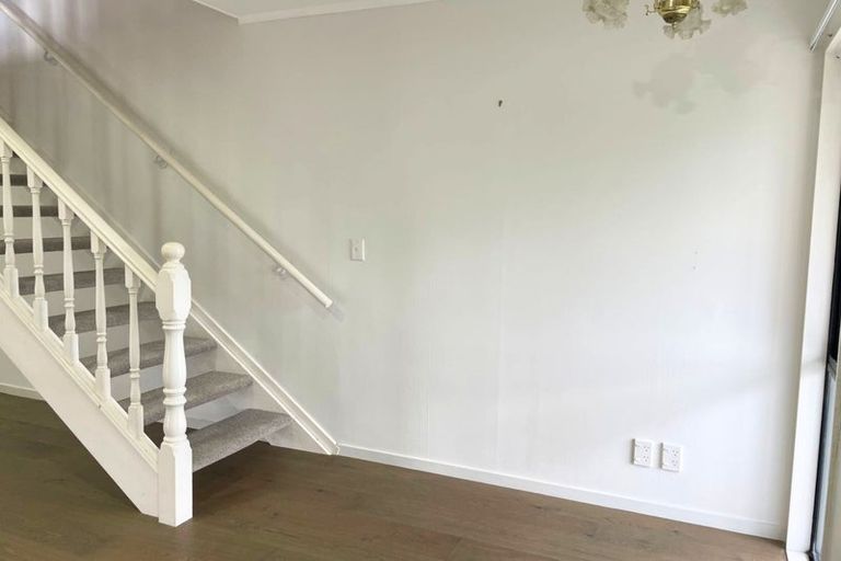 Photo of property in 1/4 Manuka Road, Glenfield, Auckland, 0629