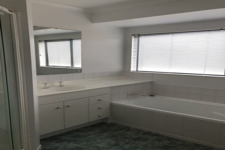 Photo of property in 33a Schnapper Rock Road, Greenhithe, Auckland, 0632